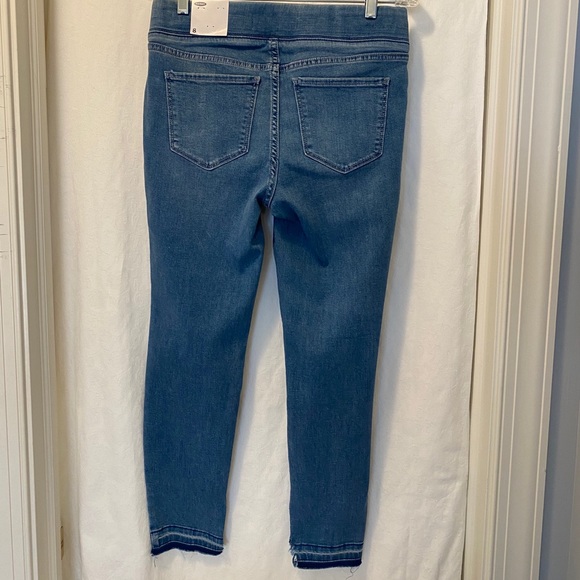 Old Navy Women’s Jeans - Picture 3 of 6
